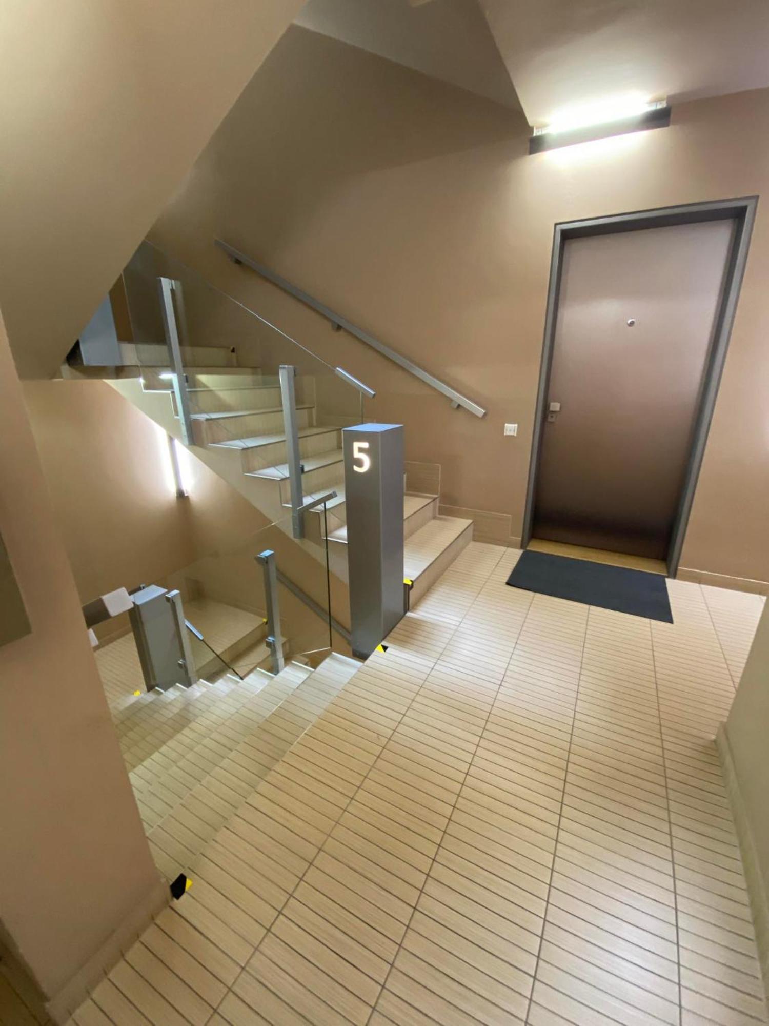 Spacious Near Center With Balcony And Garage Parking Appartamento *