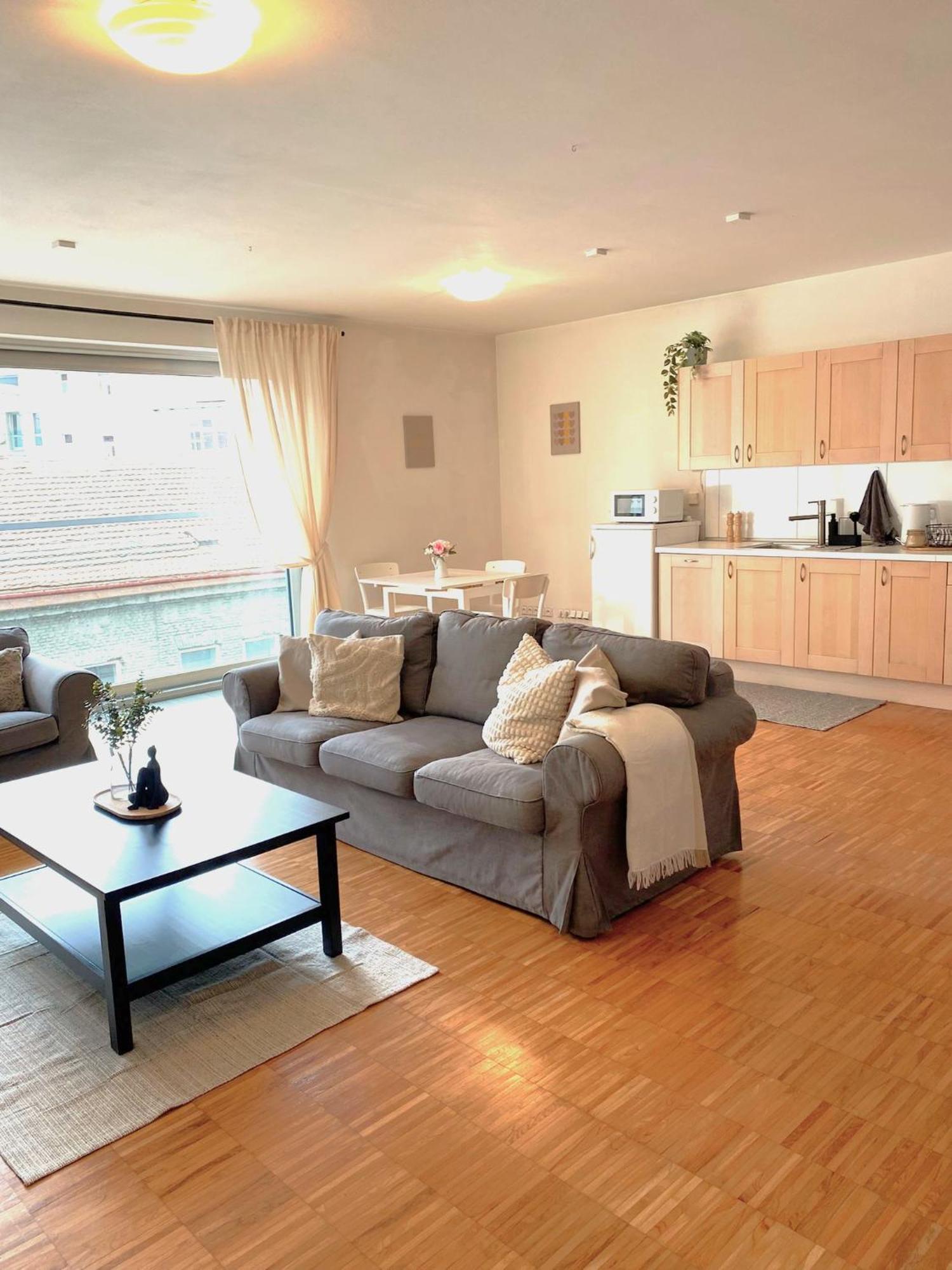 Spacious Near Center With Balcony And Garage Parking Appartamento *