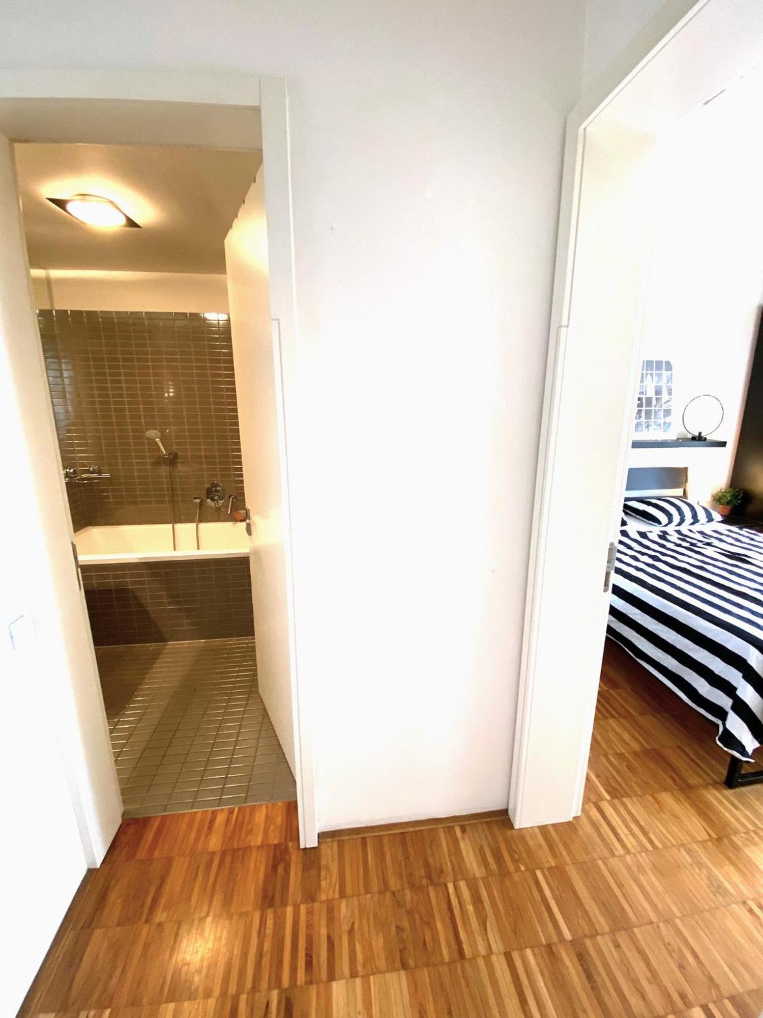 Spacious Near Center With Balcony And Garage Parking *
